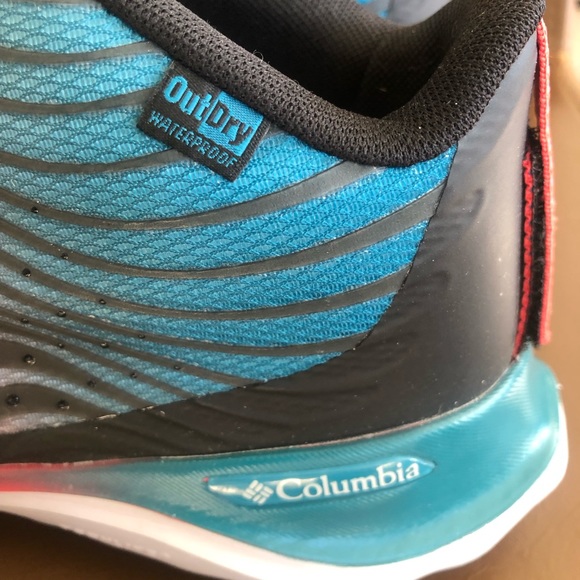 Columbia high top hiking boots/sneakers - Picture 6 of 10